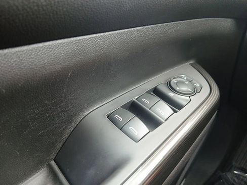 Used 2021 GMC Acadia SLT w/ Elevation Edition FWD image 17