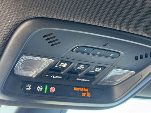 Used 2023 Chevrolet Traverse RS AWD/4WD image 29