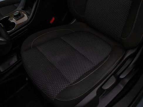 Used 2021 GMC Acadia SLE image 27