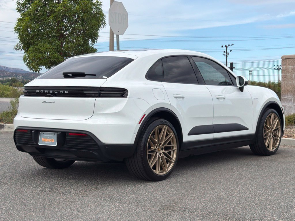 Used 2024 Porsche Macan 4 Electric AWD/4WD image 8