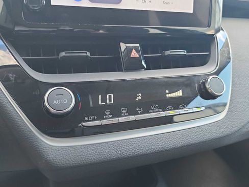 Used 2023 Toyota Corolla LE image 19