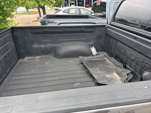 Used 2018 Toyota Tundra SR5 w/ SR5 Upgrade Package AWD/4WD image 4