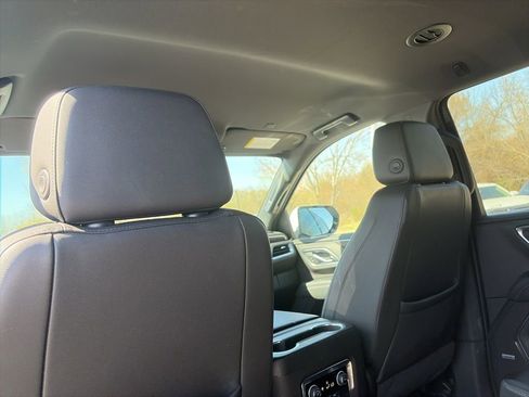 Used 2022 Chevrolet Suburban Z71 image 28