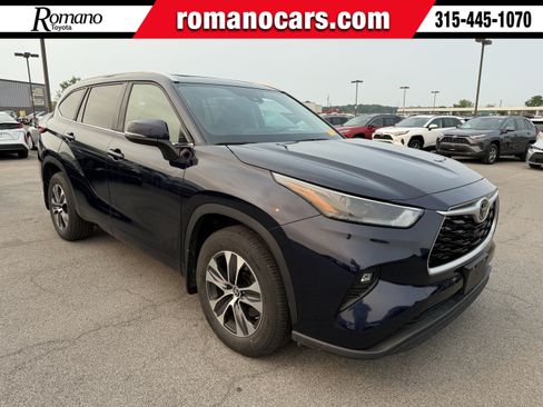 Used 2023 Toyota Highlander XLE AWD/4WD image 1