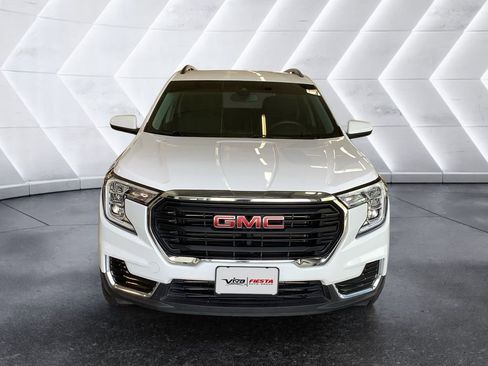 Used 2024 GMC Terrain SLE w/ Driver Convenience Package FWD image 2