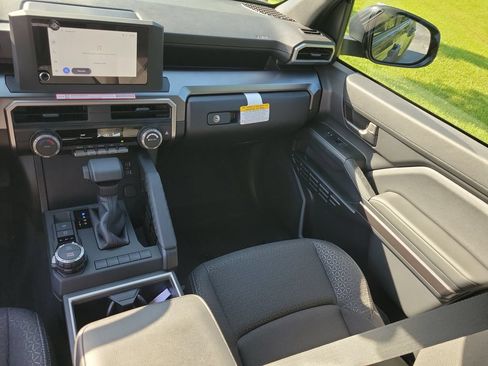 New 2026 Toyota 4Runner SR5 AWD/4WD image 28