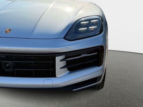 Used 2024 Porsche Cayenne Coupe image 10