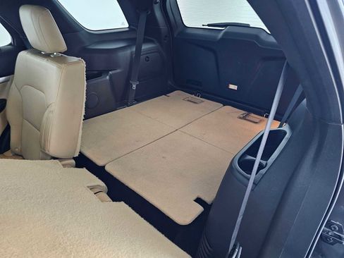 Used 2016 Ford Explorer XLT w/ Equipment Group 202A image 19