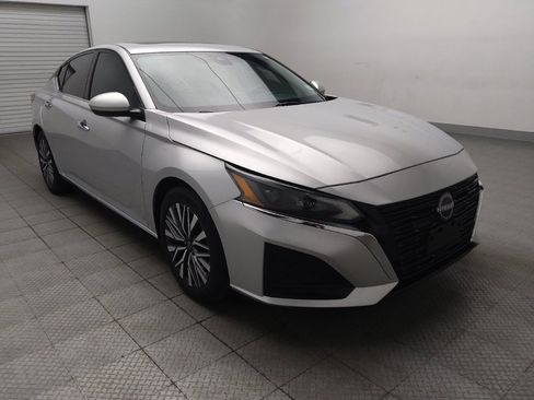 Used 2023 Nissan Altima 2.5 SV w/ SV Premium Package FWD image 13