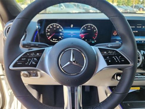 Certified 2025 Mercedes-Benz GLB 250 4MATIC image 18