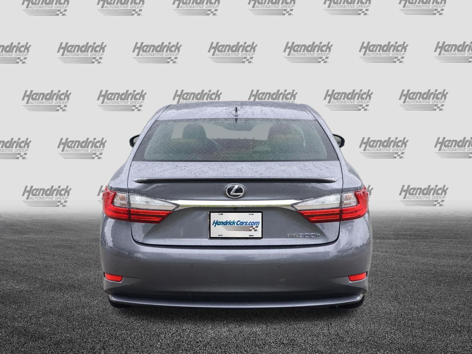 Used 2016 Lexus ES 300h w/ Luxury Package w/Wood Trim FWD image 8