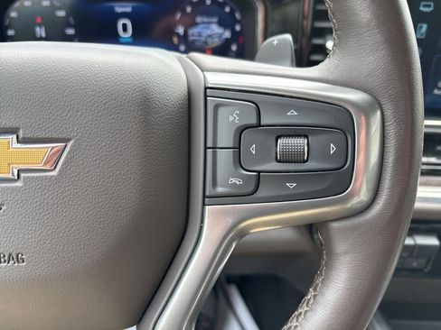 Used 2022 Chevrolet Silverado 1500 LTZ w/ Z71 Off-Road Package AWD/4WD image 23