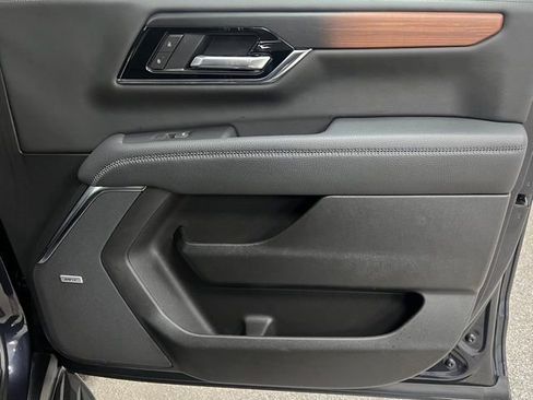 Used 2025 GMC Yukon XL Denali image 53