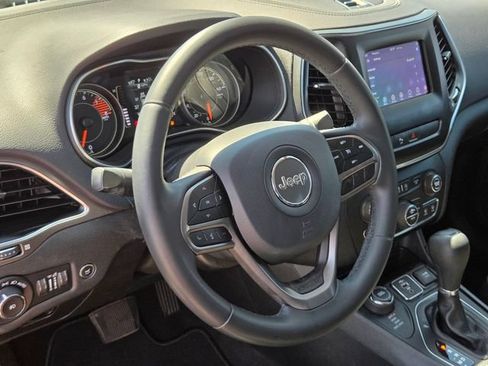 Used 2020 Jeep Cherokee Latitude Plus w/ Comfort/Convenience Group AWD/4WD image 18