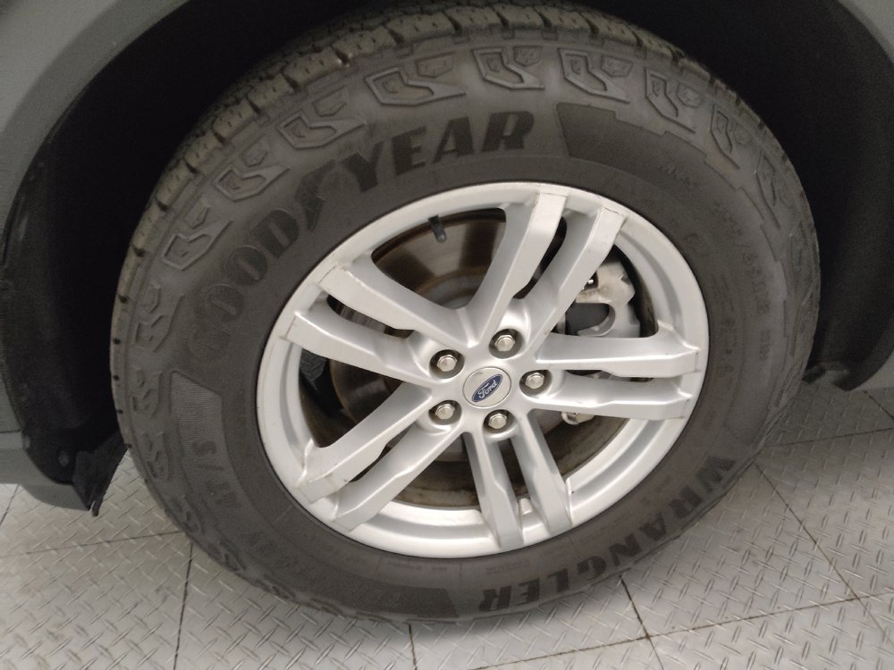 Used 2021 Ford Explorer XLT w/ Equipment Group 202A RWD image 31