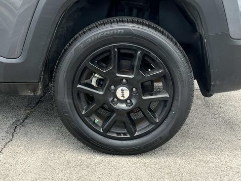 Certified 2022 Jeep Renegade Latitude w/ Convenience Group AWD/4WD image 15