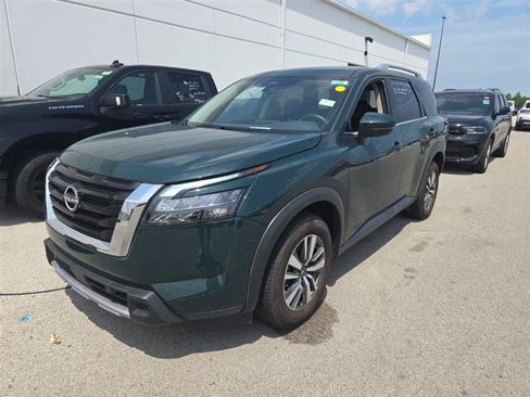 Used 2025 Nissan Pathfinder SL AWD/4WD image 4
