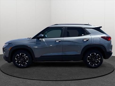 Used 2022 Chevrolet TrailBlazer LT w/ LPO, Blackout Package FWD image 2