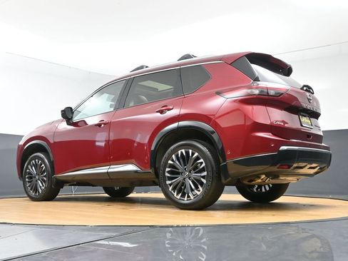 Used 2025 Nissan Rogue Platinum image 56