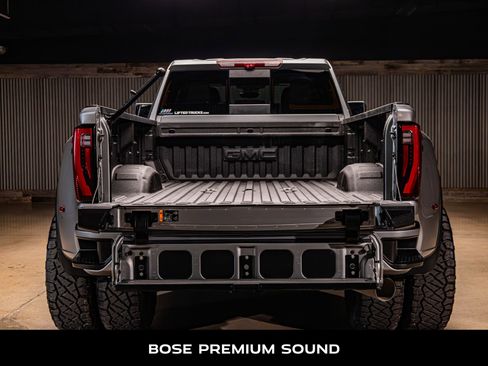 Used 2025 GMC Sierra 3500 Denali w/ Denali Reserve Package image 9