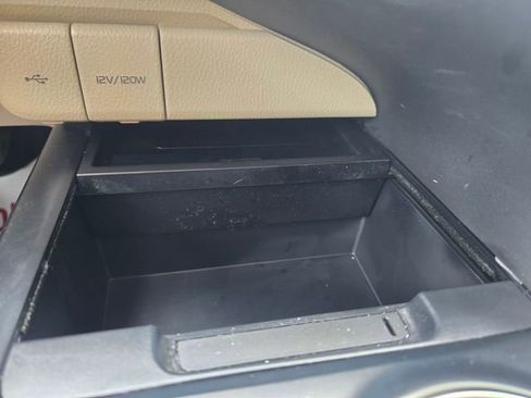 Used 2020 Toyota Camry XLE image 16