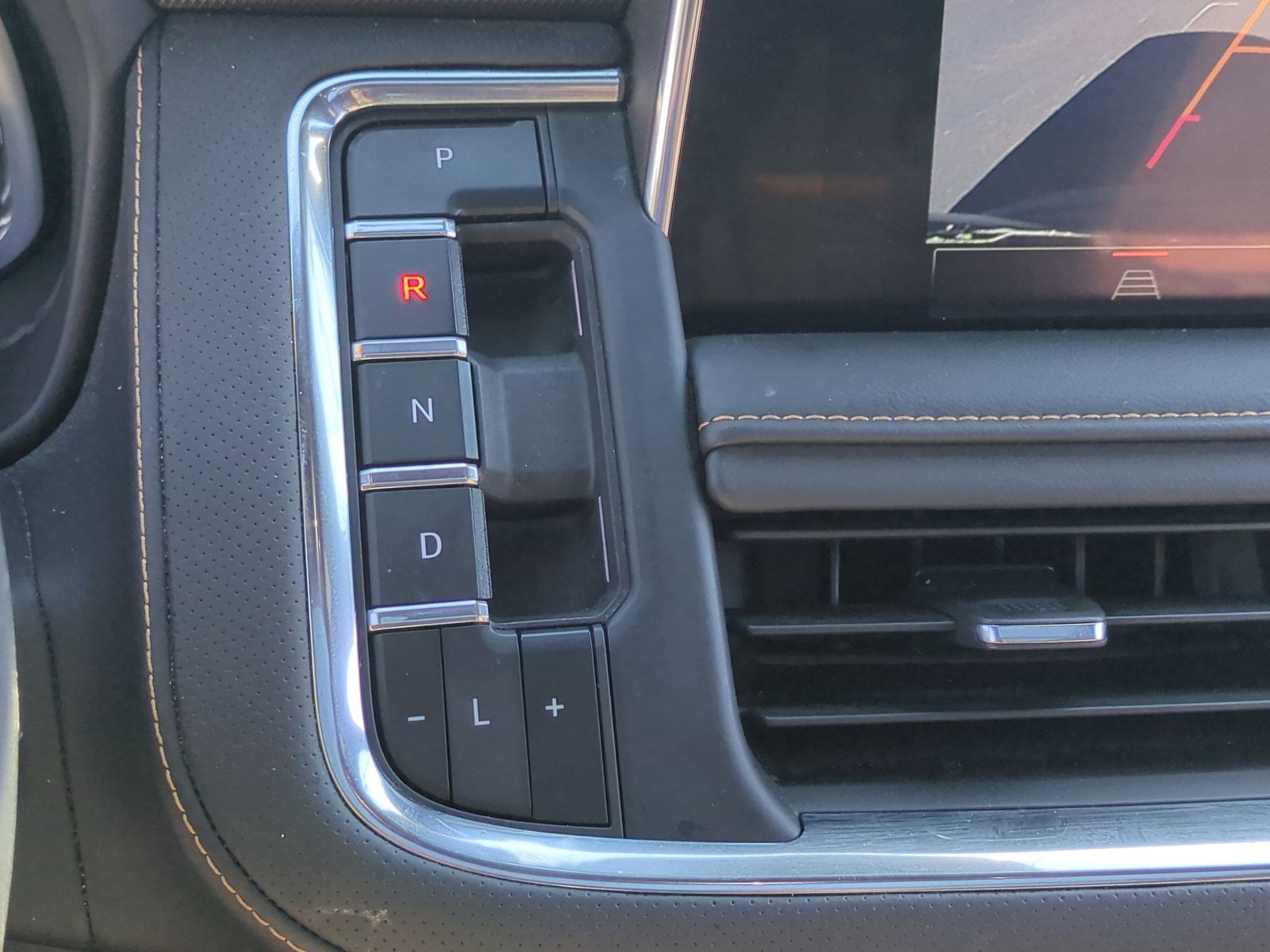 Used 2024 GMC Yukon AT4 AWD/4WD image 25