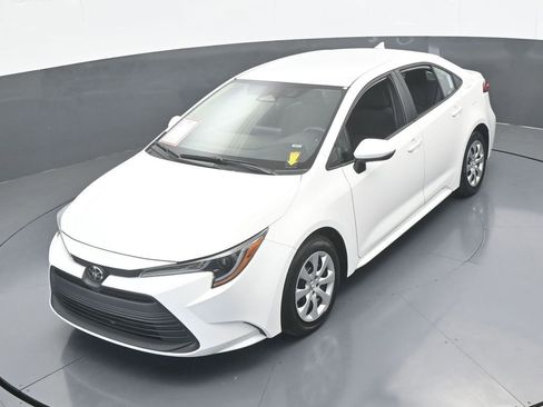 Used 2024 Toyota Corolla LE image 43