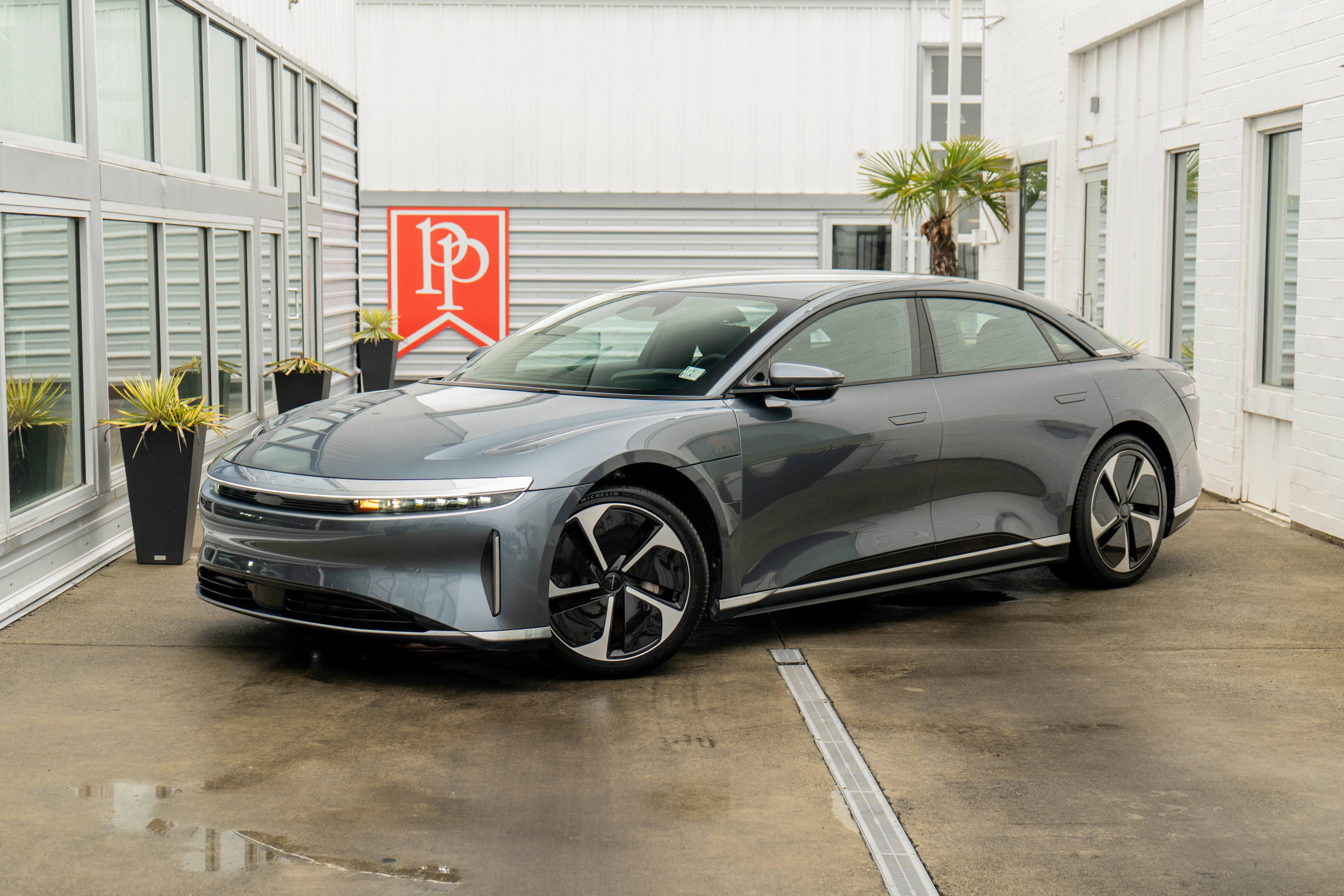Used 2024 Lucid Air Touring AWD/4WD image 2