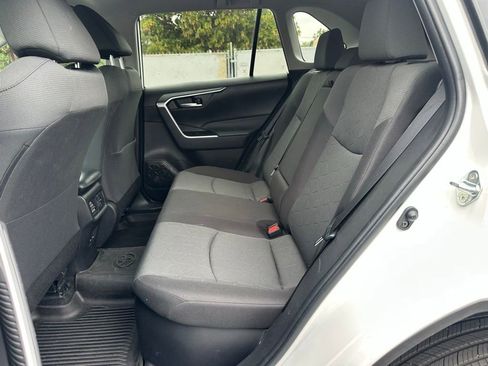 Used 2022 Toyota RAV4 XLE w/ XLE Grade Weather Package AWD/4WD image 8