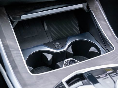 Certified 2025 BMW X7 xDrive40i w/ M Sport Package image 29