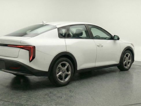 Used 2025 Kia K4 FWD image 9