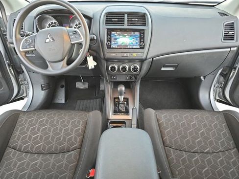 Used 2025 Mitsubishi Outlander Sport SE image 9