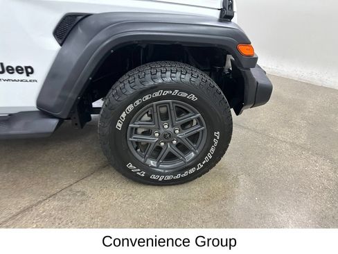 Used 2024 Jeep Wrangler Unlimited Sport AWD/4WD image 17