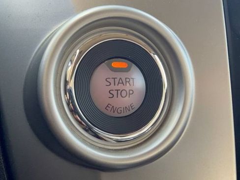 Used 2018 Nissan Titan SV w/ SV Convenience Package RWD image 25