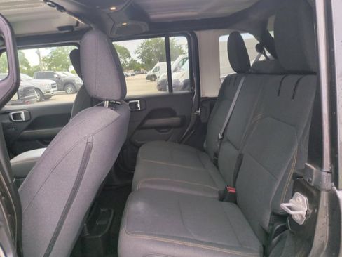 Used 2025 Jeep Wrangler Unlimited Sahara w/ Safety Group AWD/4WD image 15