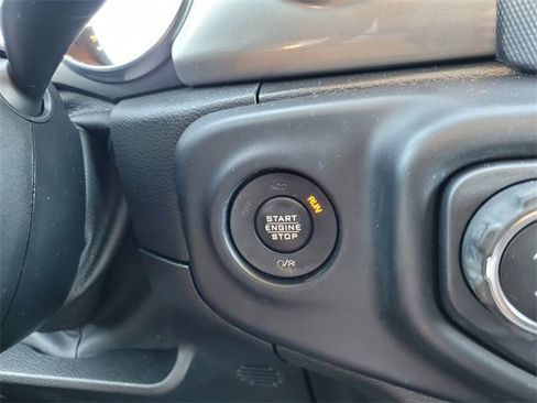 Used 2020 Jeep Wrangler Unlimited Sahara image 27
