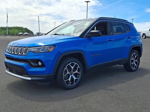 Certified 2025 Jeep Compass Limited AWD/4WD image 3
