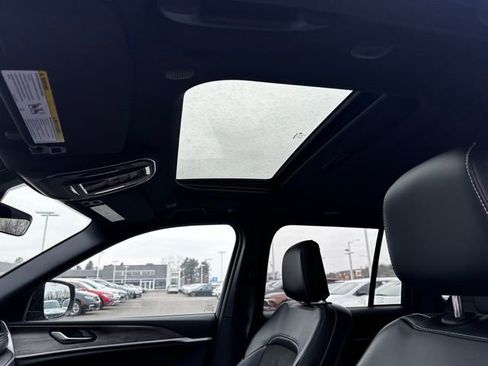 New 2026 Jeep Grand Cherokee Altitude image 21