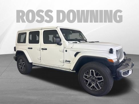 Used 2025 Jeep Wrangler Unlimited Sahara AWD/4WD image 3