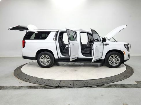 Used 2025 GMC Yukon XL Denali AWD/4WD image 16