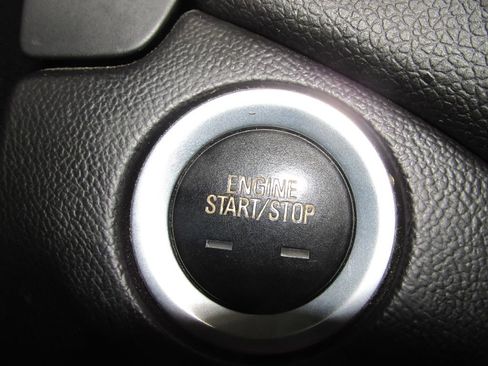 Used 2018 Chevrolet Equinox LT image 25