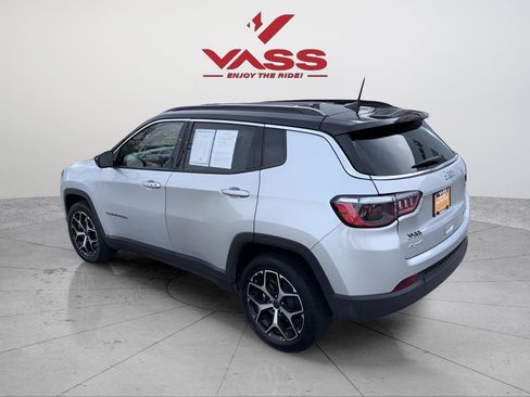 Used 2025 Jeep Compass Limited AWD/4WD image 3