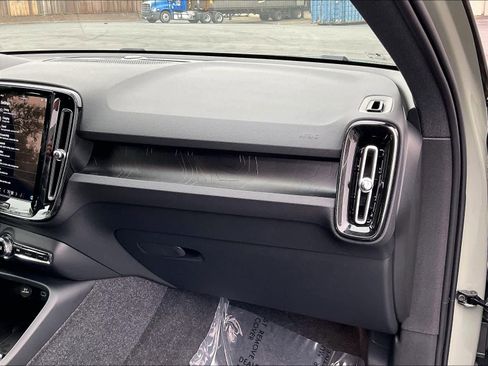 Used 2023 Volvo XC40 Recharge Ultimate w/ Protection Package Premier image 19