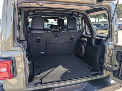 Used 2025 Jeep Wrangler Unlimited Rubicon AWD/4WD image 27