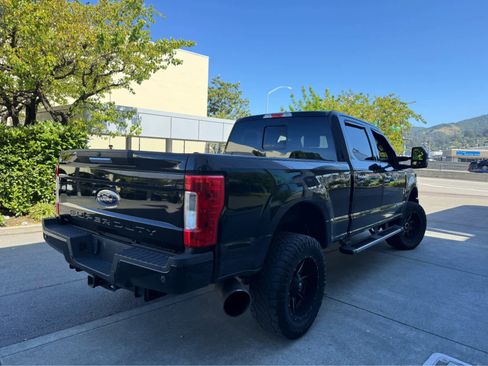 Used 2017 Ford F250 XLT w/ XLT Premium Package AWD/4WD image 5