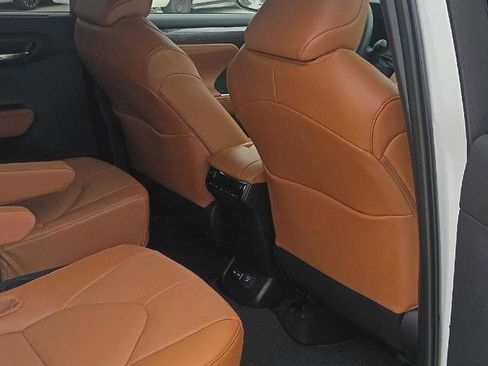 New 2026 Toyota Highlander Platinum image 20