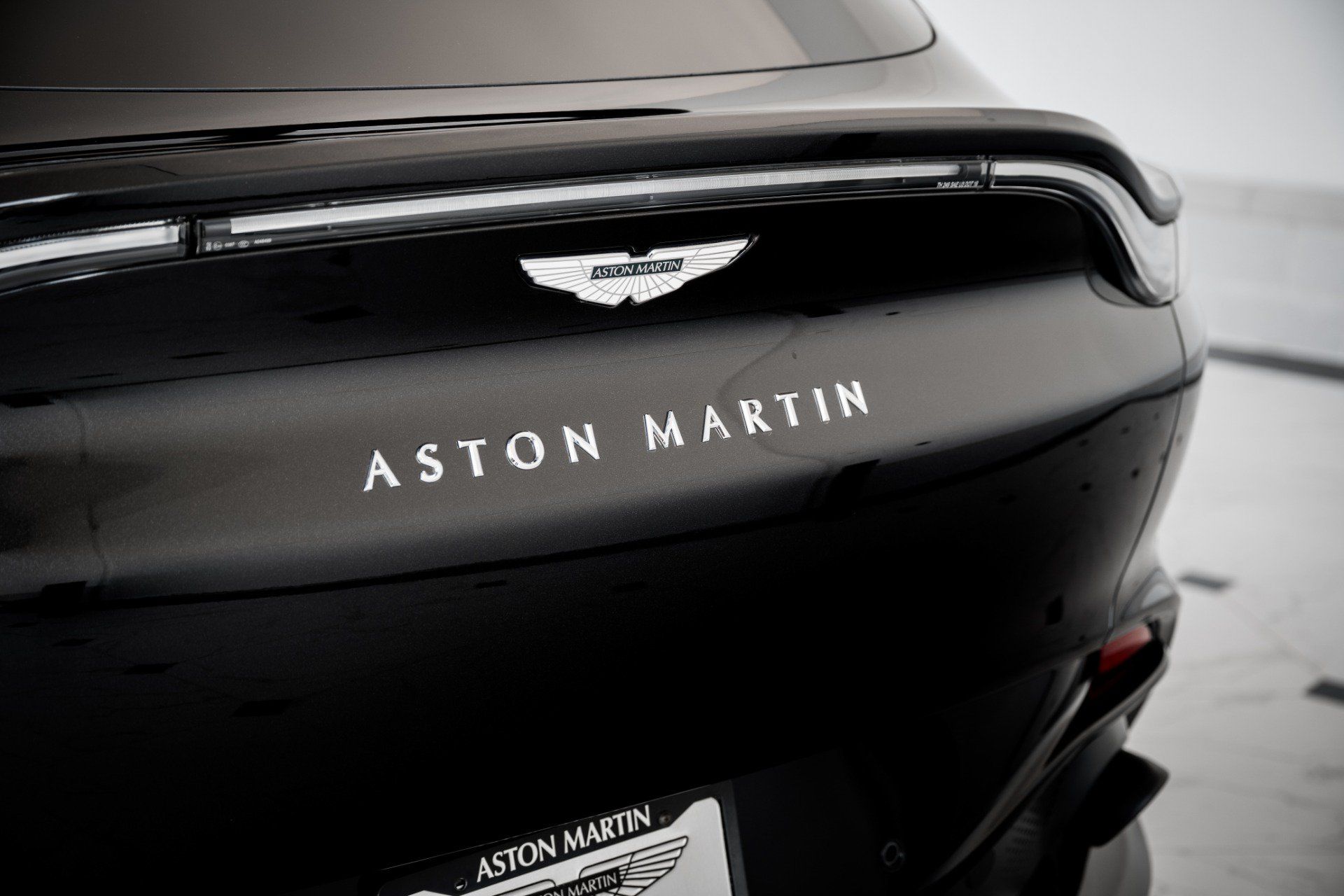 Used 2022 Aston Martin DBX AWD/4WD image 7