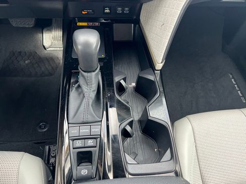 Used 2025 Toyota Camry XLE w/ Premium Plus Package image 34