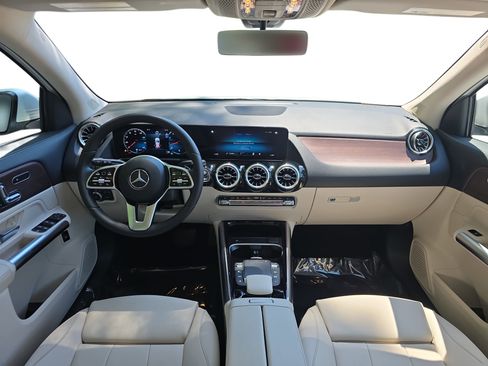 Used 2023 Mercedes-Benz GLA 250 4MATIC image 9