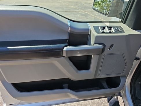 Used 2019 Ford F150 XLT w/ Equipment Group 302A Luxury AWD/4WD image 19